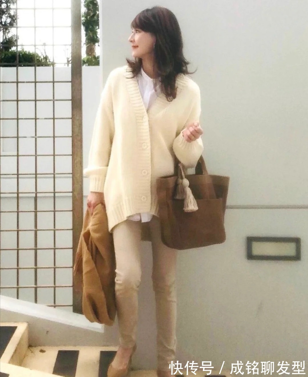 女士|五十多岁还被叫“漂亮姐姐”,她有三个穿衣秘诀,好看优雅又减龄