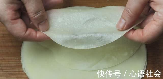 饺子皮别只会包饺子，教你特色新吃法，比包子简单，比饺子好吃