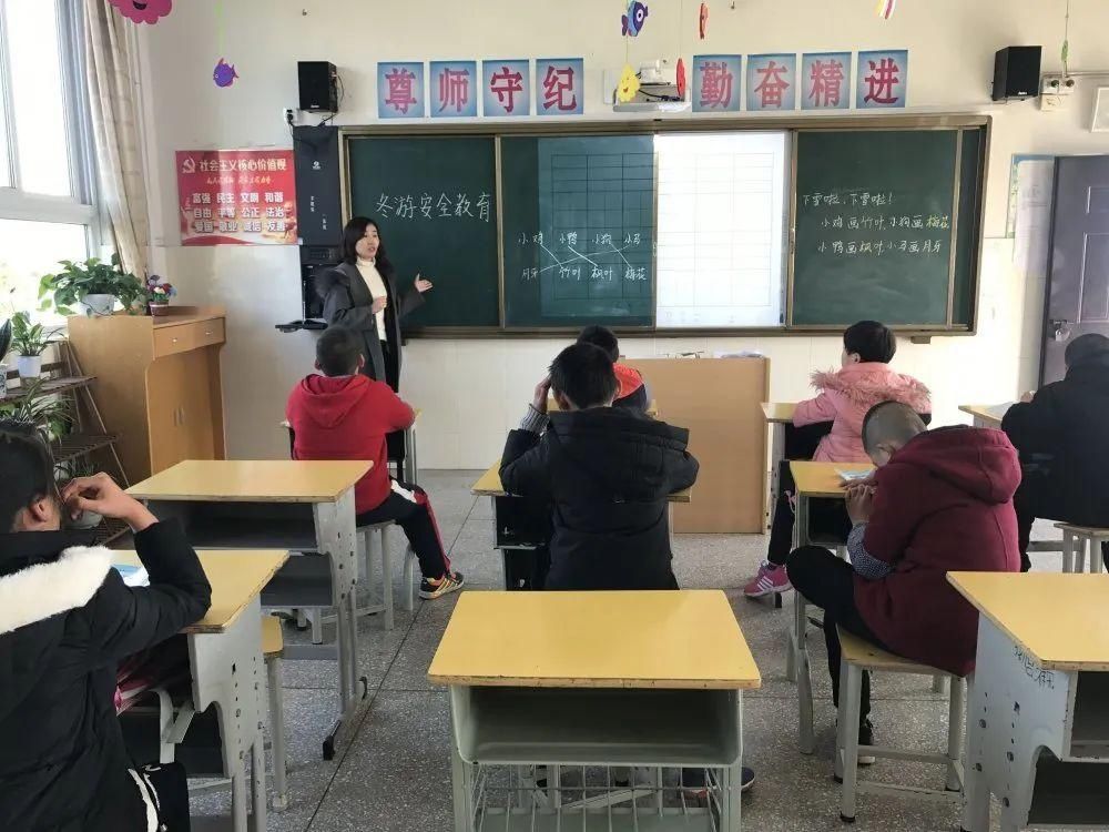 奋斗正当时 感受青春力量|五四青年节 | a8609＂,＂r＂:＂ae4865d796ee8b3f＂,＂rawurl＂:＂http://zm.news.so.com/35e20e8f02f09d6f41bceee83ec8e44f＂,＂recalltag＂:＂__0__0＂,＂recalltype＂:＂channel＂,＂refer＂:＂＂,＂request