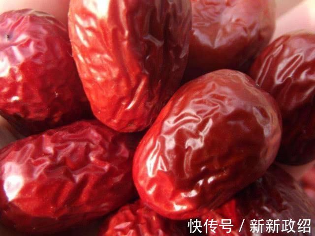 熬夜族|红枣和它一起煮连喝20天,湿气没了肚子不鼓,皮肤似婴儿