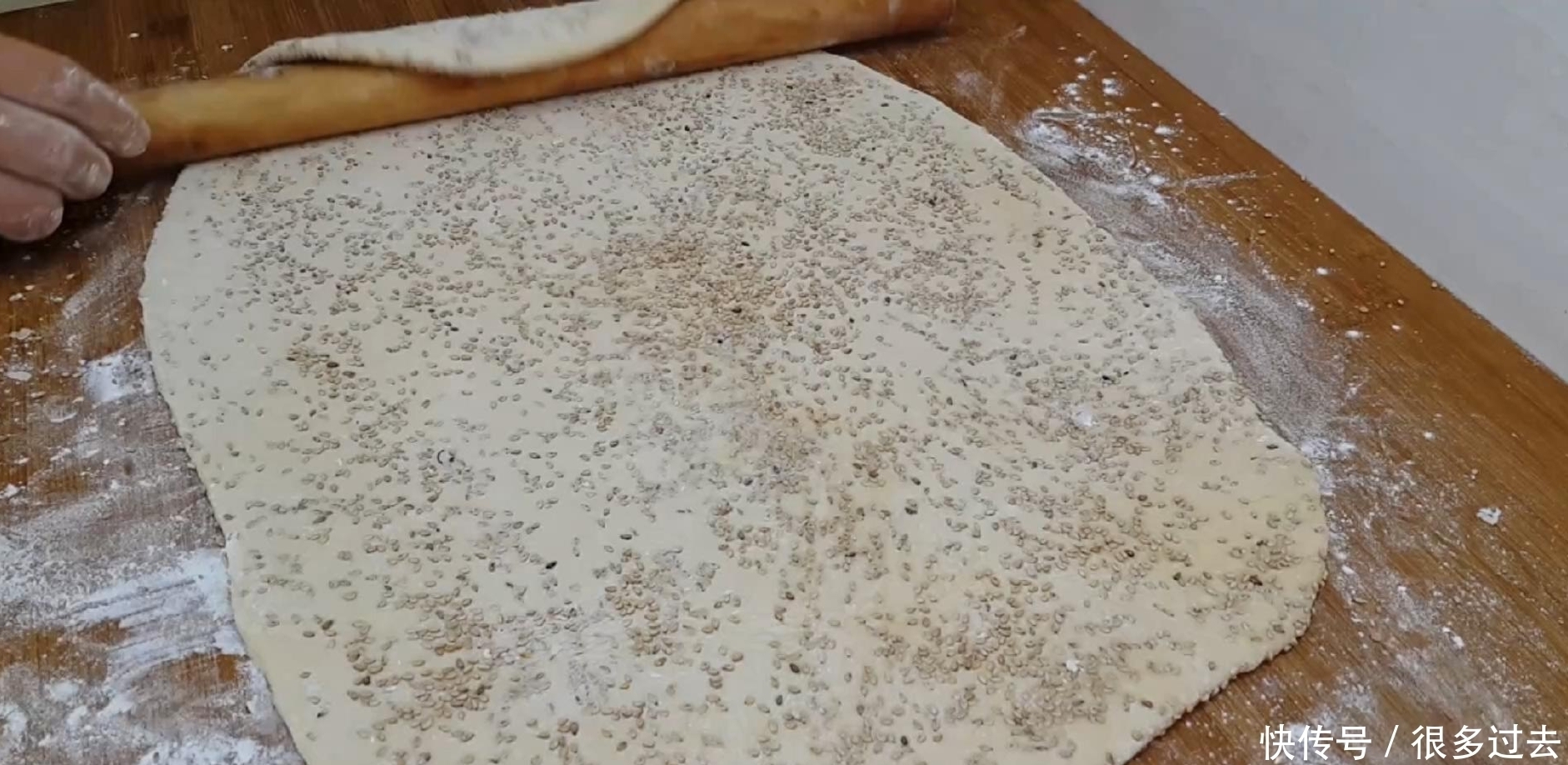 面粉别炸油条了，加3个鸡蛋，个个松软又空心，比麻花面包还好吃