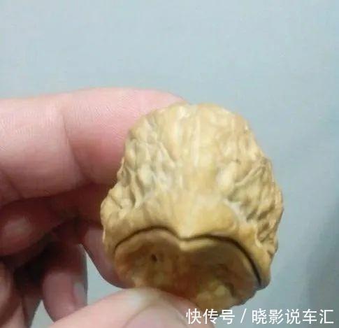 |搞笑GIF：这刁孩子，没啥你要吃啥