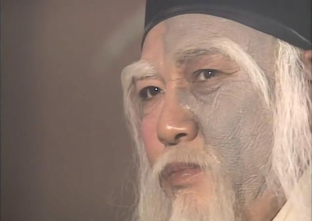 无崖子和虚竹谈话,提到枯荣大师,无意间就说出了一段江湖往事