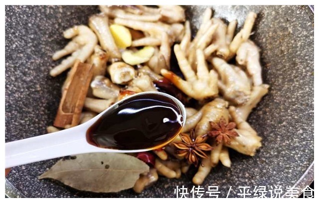 鸡爪最好吃的做法,软烂又入味,上桌瞬间被抢光,老公孩子都爱吃
