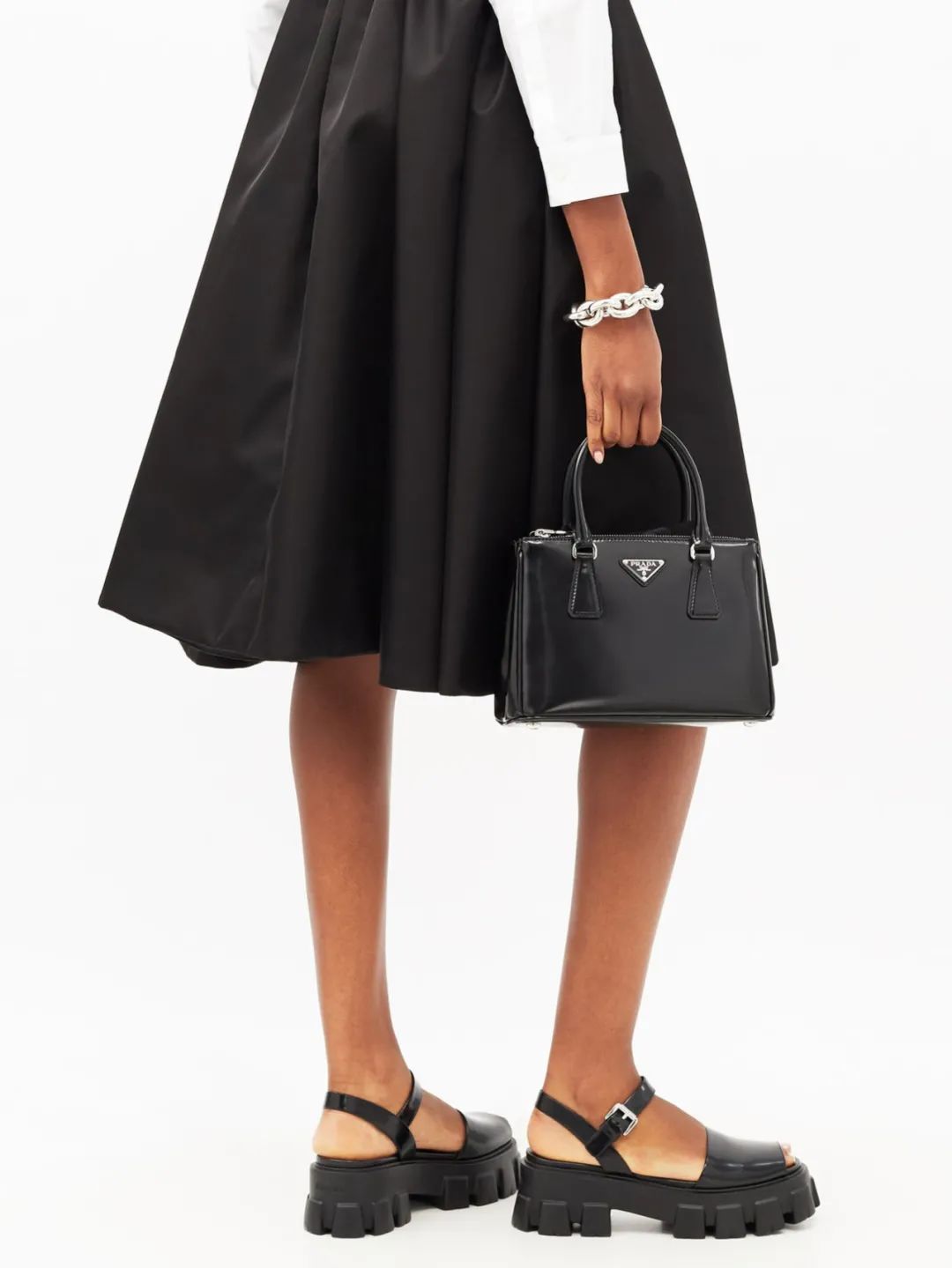 s凉鞋砍男术，男生都爱这样穿凉鞋的女生｜夏日凉鞋集合