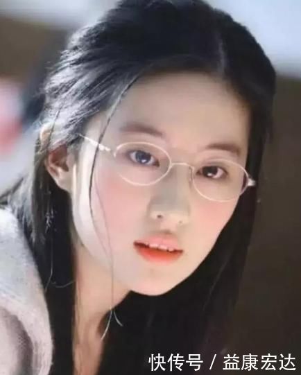 镜框|眼镜遮住了颜值?戴眼镜要怎么化妆才更美?