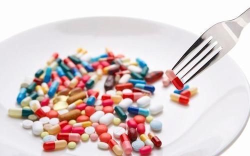 副作用|尿酸升高、痛风发作,哪种降酸药见效快、副作用小?医生回答了