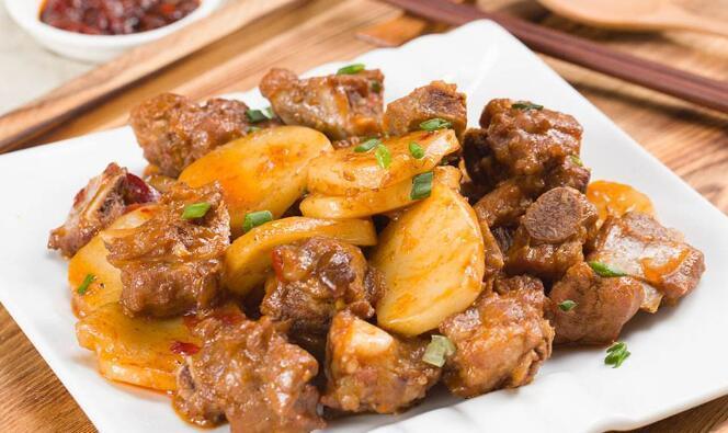 特别好吃的家常肉菜，不腻肉质软烂，很适合配米饭家宴必备