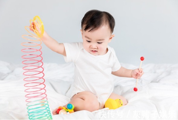 记忆力|9个月宝宝聪明的表现，若你家宝宝中三个，恭喜是位天才！
