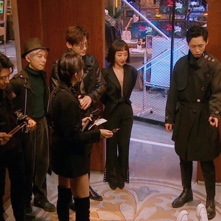 从线上都线下?继《明星大侦探》后,何老师将主持剧本杀?