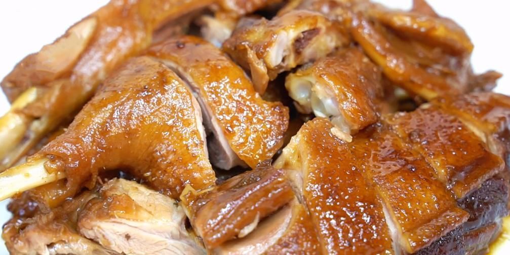 酸梅鸭真的太好吃了,用料简单,做法方便,鸭肉酸甜嫩滑特别入味