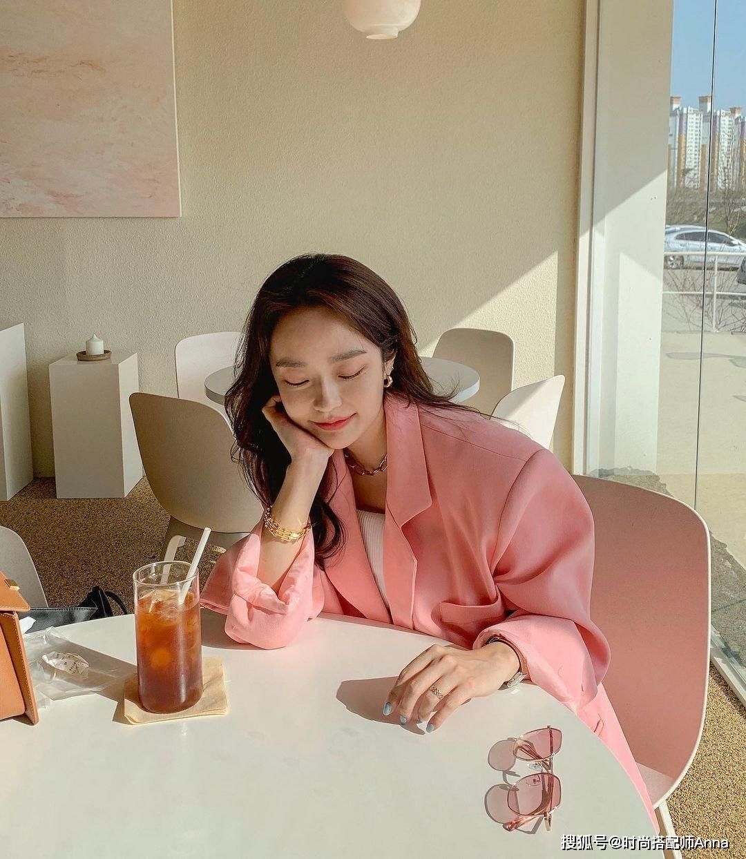 精英|短袖衬衫才是夏季真正的宠儿，气质又时髦，秒变职场女精英