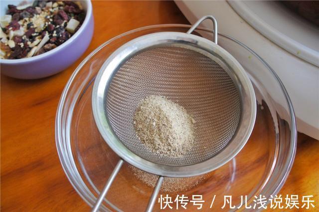 油茶面|童年记忆,用面粉冲水喝,干香浓稠还“管饱,”以后不用做早餐了