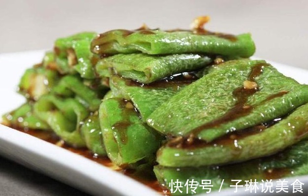 虎皮青椒不用炸，做法更简单，还不油腻，配上米饭比鲍鱼都好吃！