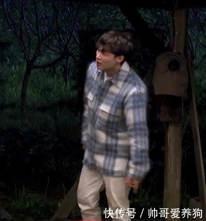 张艺兴被向往节目组挖坑,镜头对着他的脚,缺点曝光