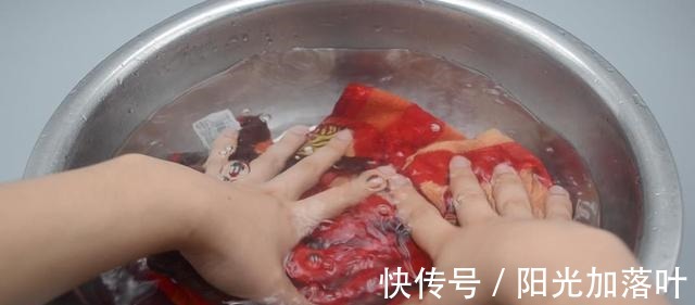 白醋|毛巾用久油腻有异味教你一个清洗技巧,毛巾洗完柔软干净无异味!