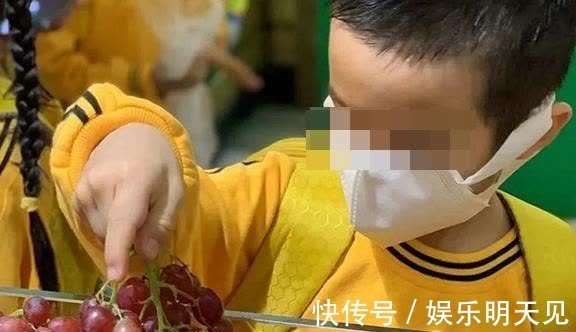 规矩|“谁家孩子竟偷吃水果?”面对超市员工质问,宝妈的回应值得学习