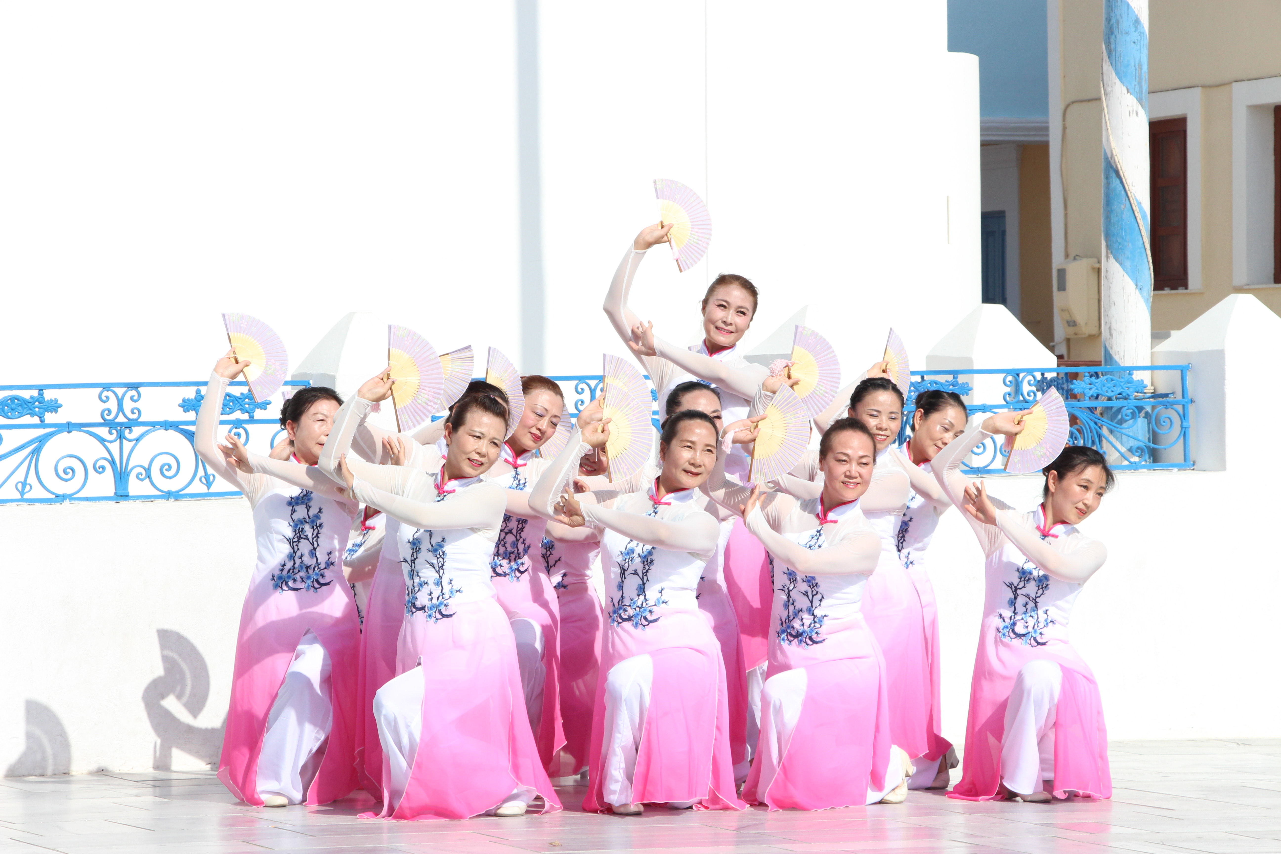 阿姨$追光｜广场舞阿姨背后的人，是谁？