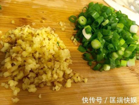 炸酱面|做炸酱面，放黄豆酱还是甜面酱？多数人做错了，难怪不香不好吃