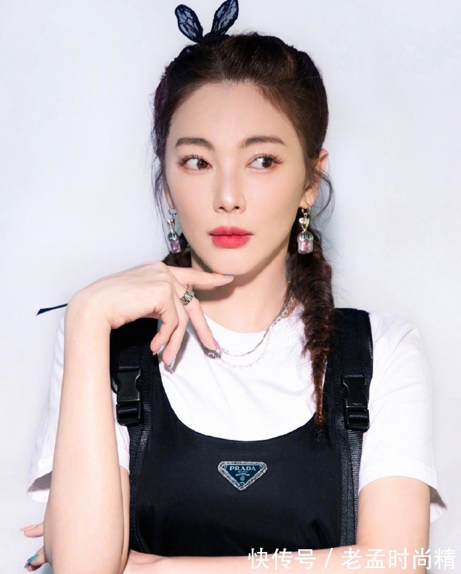 发带|小饰品如何搭出优雅气质?这些搭配方法可以看看