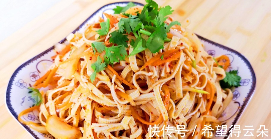 洋葱|夏天,凉菜如此做,上桌就抢光,开胃下饭,比吃肉还过瘾,太香了!