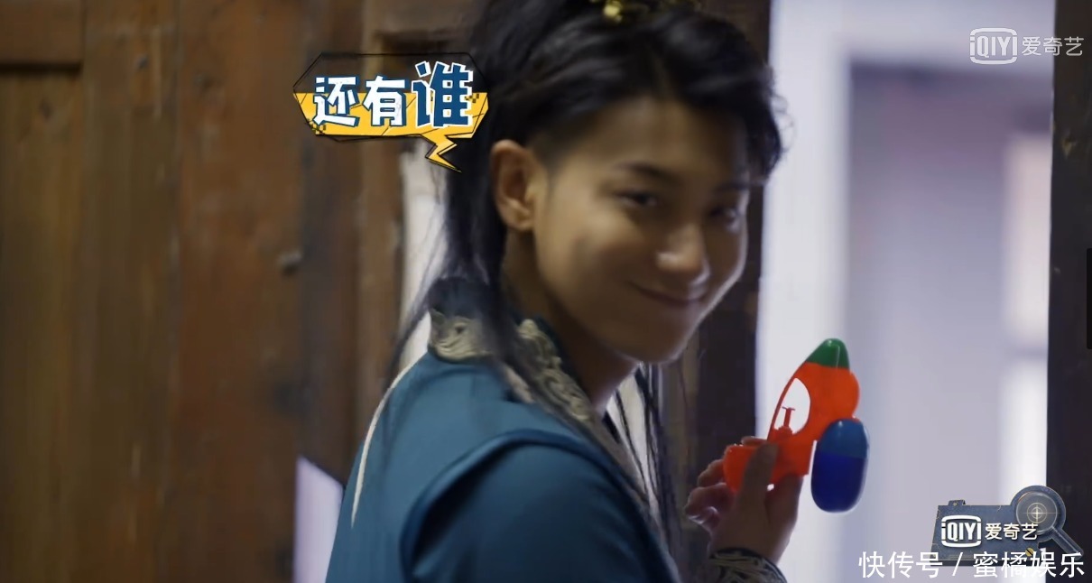 声东击西|玩不起就甩臭脸!黄子韬被孙红雷抢东西,之后表现完全不如张艺兴