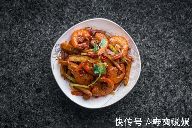 对虾|油焖大虾最简单的做法,大厨:牢记4步,在家也能做出饭店的味道