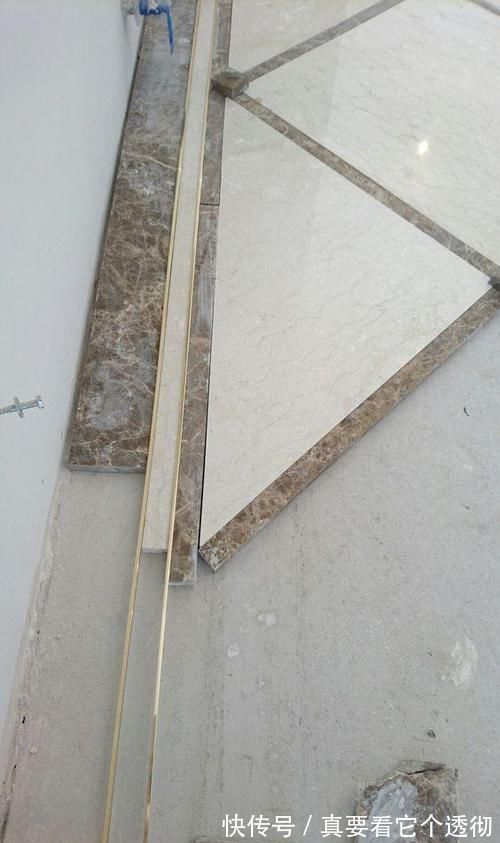 金属|从此铺瓷砖不用做美缝了,这样地面效果更漂亮,就是苦了瓦工了