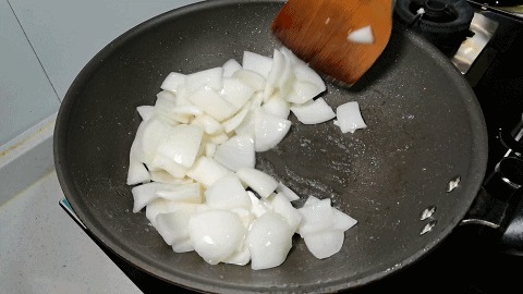 不腻|多吃洋葱护心脑,教您地道家常菜,加入鸡蛋炒一炒,天天吃不腻