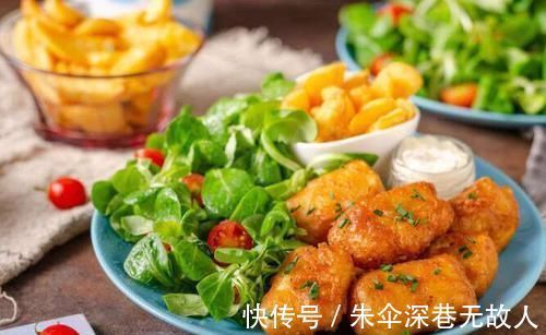 痛风患者|尿酸高5类食物要忌口，会让尿酸越来越高，痛风“缠上”你！