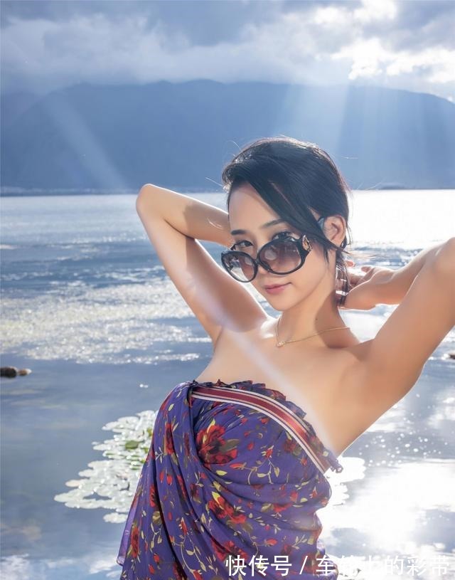 高跟鞋 清新淡雅却又不失性感迷人的度假风抹胸连衣裙