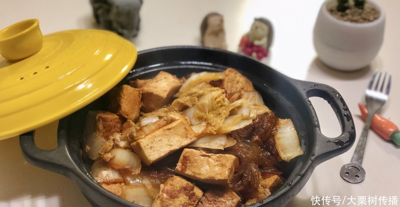 温暖|豆腐粉丝煲，闻着香浓的味道，感觉砂锅里煲着家的温暖和爱的热度