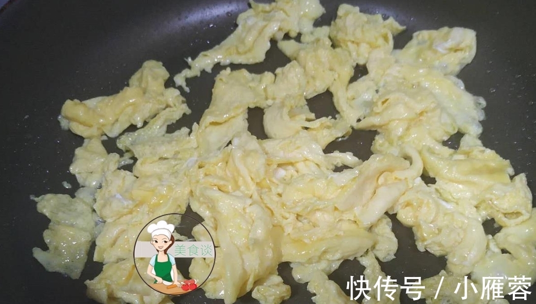 杏鲍菇|三样菜一起炒,太鲜美了,隔三差五做给孩子吃,营养又美味