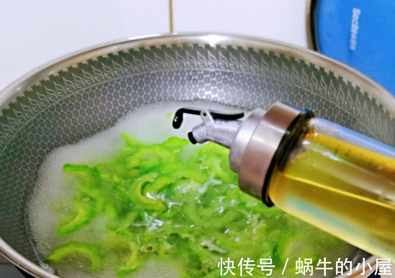 秋天|秋天多给家人吃苦瓜炒蛋,口味清爽,做法很简单,对身体很好