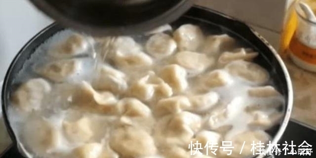 白菜饺子,有人焯水有人直接包?都不对!教你最正确做法,太香了