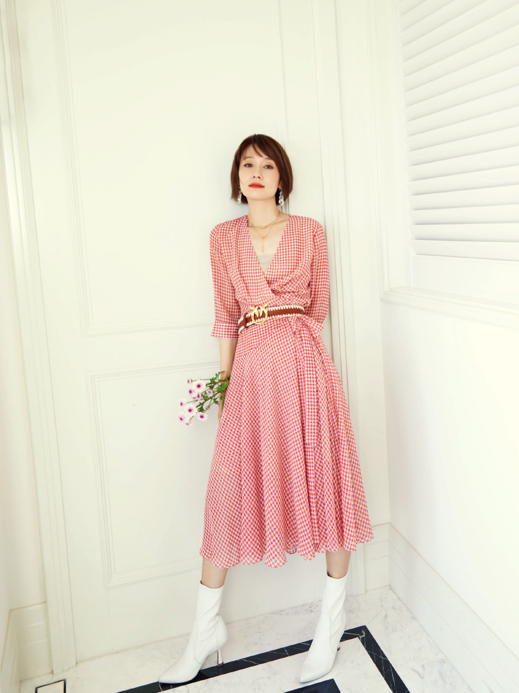 马伊琍穿格子裙也太有味道了吧!减龄又文艺,馋得只想赶紧买一件