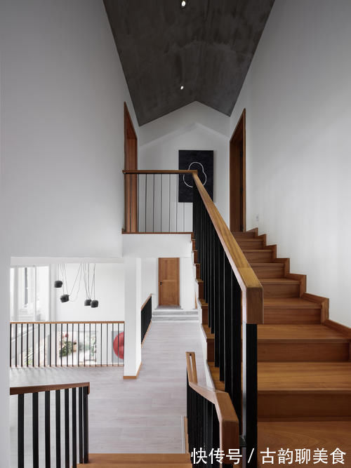 阳光大宅|周子鉴作品:350㎡阳光大宅,两层变三层,立体的家庭社交空间