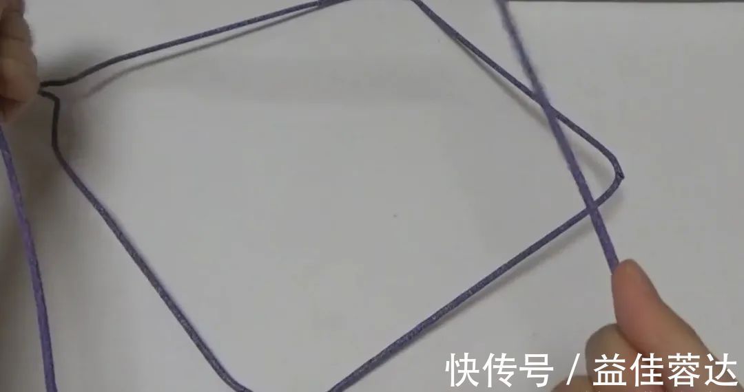 生活家:旧衣架别再扔了,折一折,放在厨房有大用处