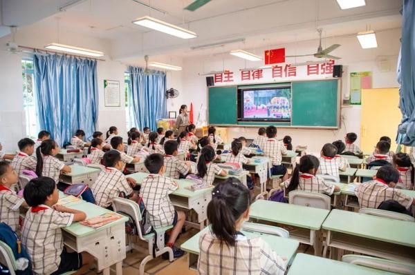 开学|“神兽”开学！听说家长们“裂开”了？