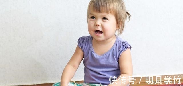 朵朵|宝宝到处抠,要阻止吗精细动作让孩子探索,是大脑发育的关键