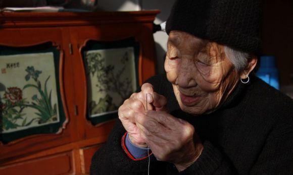 心脑血管疾病|100多岁老人,“眼不花、耳不聋”身体健壮,长寿秘诀两杯水