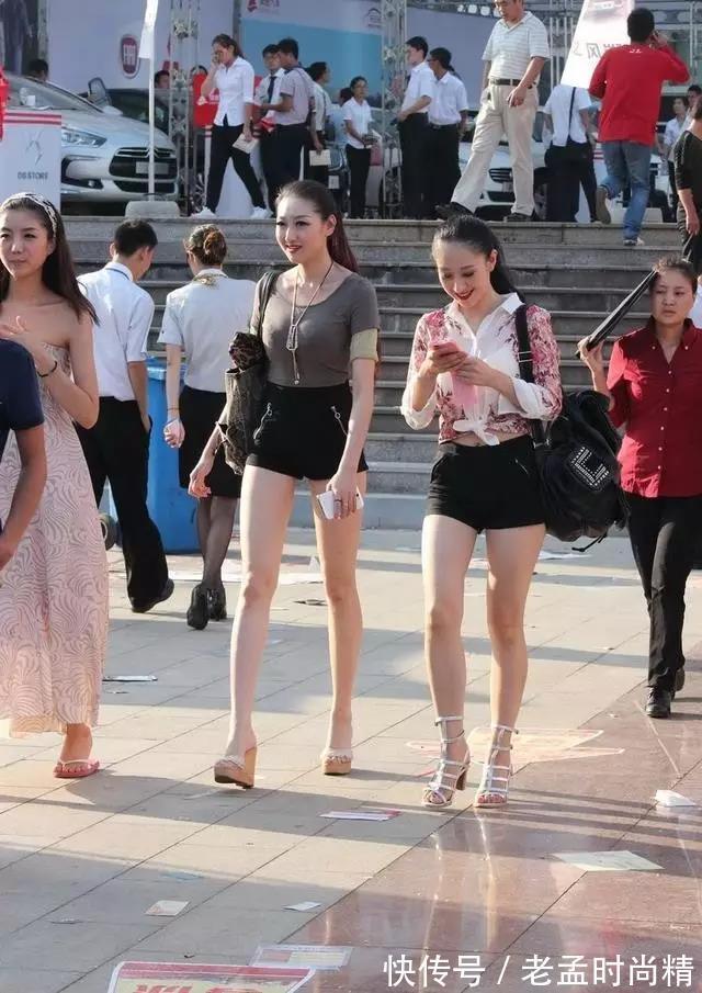 身材 街拍:火辣身材短裤美女真见识了所谓真正大长腿