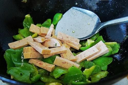“天然止咳菜”是它，隔天吃1次，肺热咳嗽全走开，孩子不闹病