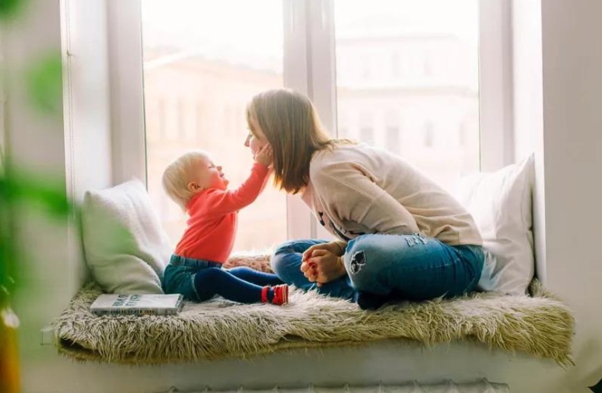 范成金|啃老女大学生的灵魂控诉:你们毁了我的翅膀,却怪我不会飞翔