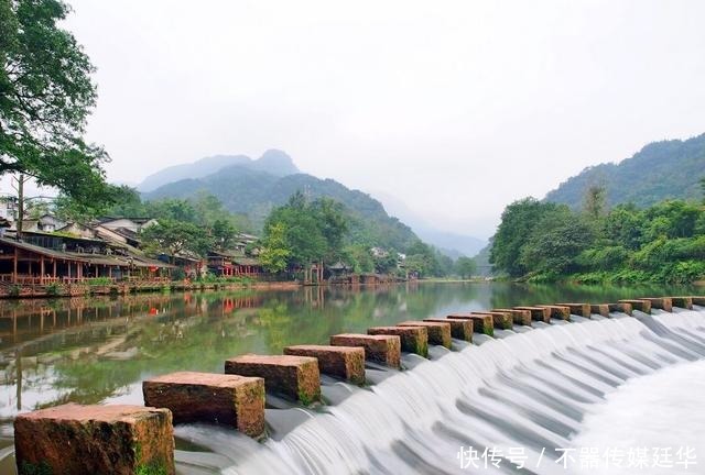 川西最秀丽的古镇，距今800多年历史，烟雨迷蒙，胜过江南