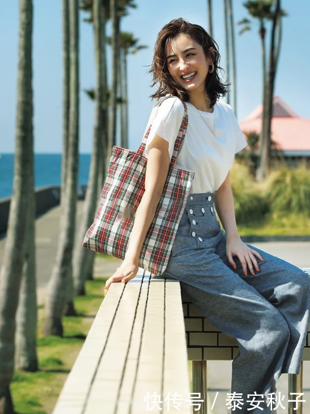 夏日|不一定非要穿大牌!跟美女学穿搭,普通T恤衫,也能穿出高级感!