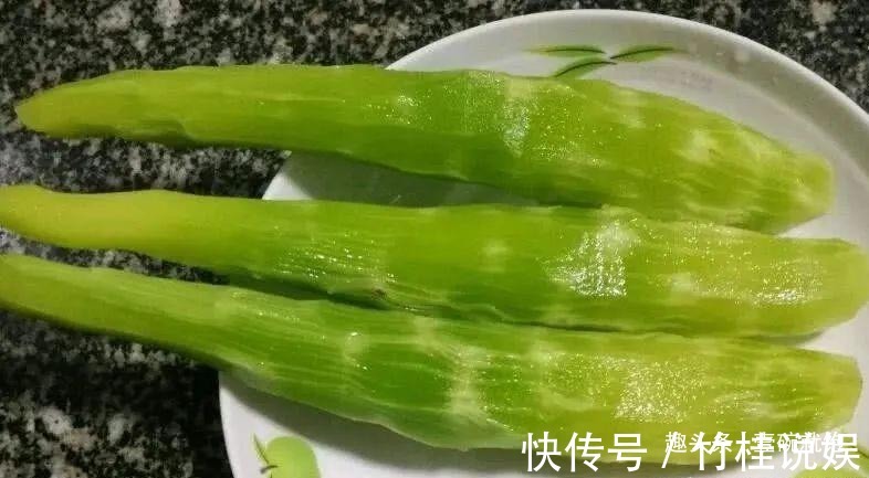 莴笋叶|凉拌“莴笋丝”到底用不用焯水，很多人做错了，难怪口感不清脆！