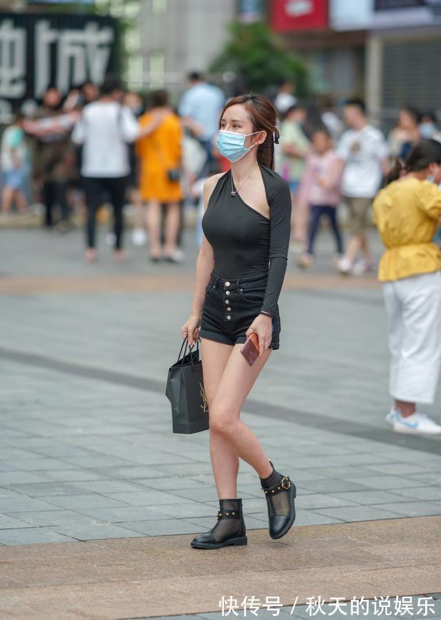 马丁靴|时髦女生的夏季短裤穿搭，配上个性上衣，清凉时尚又潮流