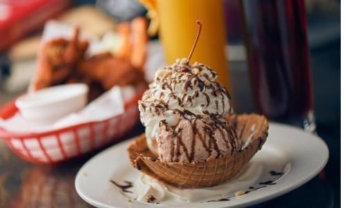 肠胃疾病|晚上吃苹果会伤胃吗?医生:晚上尽量别吃这4种食物