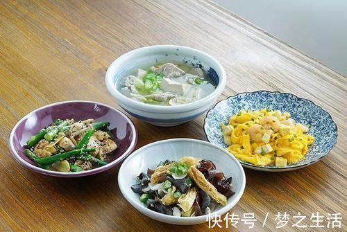 百合|晒晒我家的晚餐，经典三菜一汤，网友：拒绝精致穷，不剩菜不浪费